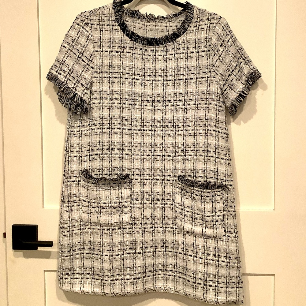 Women’s tweed short sleeve shift tunic dress with frayed pockets and neck size L